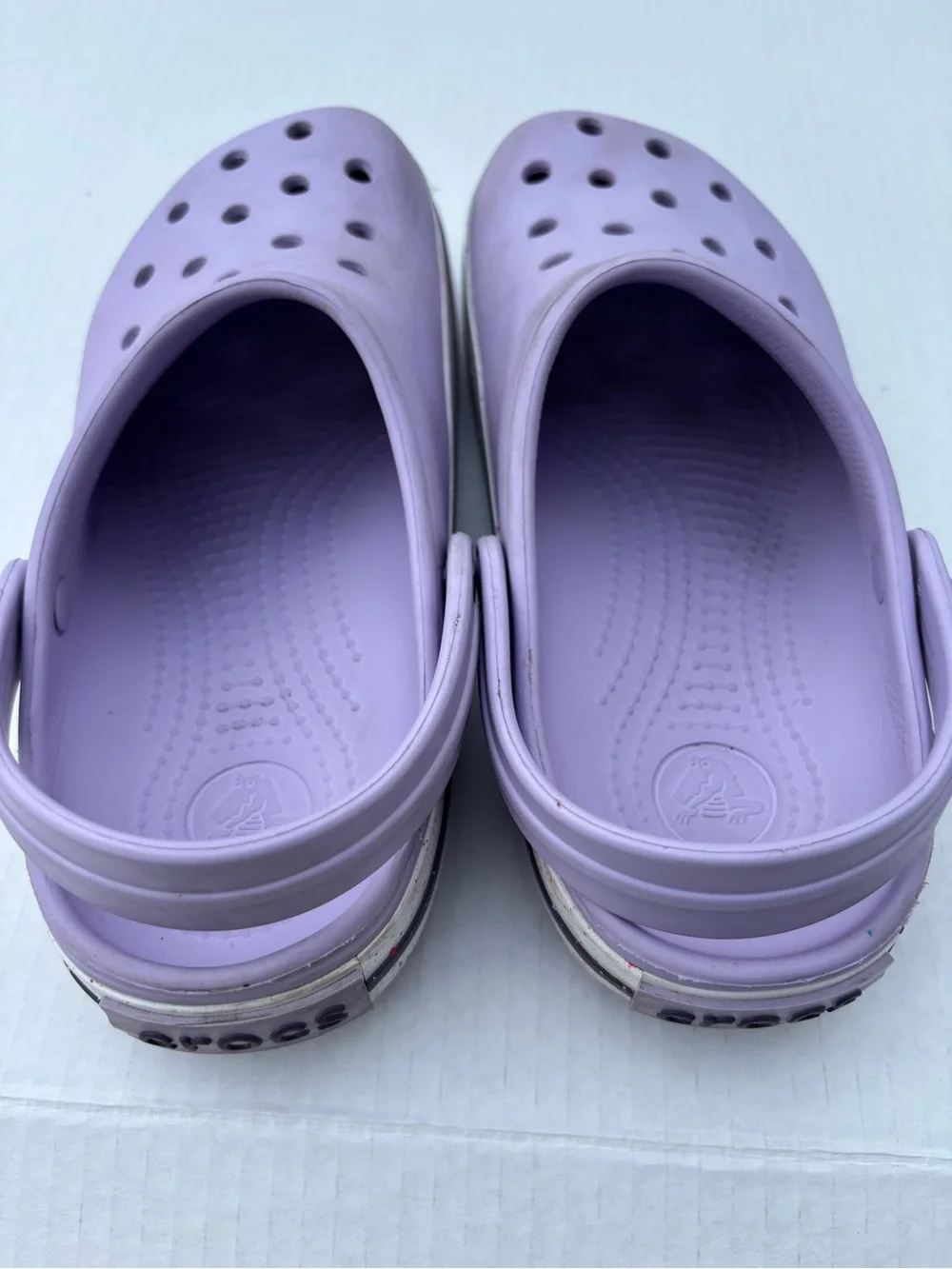 CROCS Kids Classic Clog in Lavender with Speckled White Sole size J5
